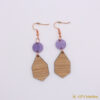 Boucles d'oreilles en bois et résine – Image 2