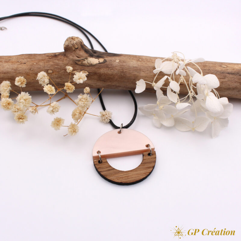 Collier en bois et acrylique