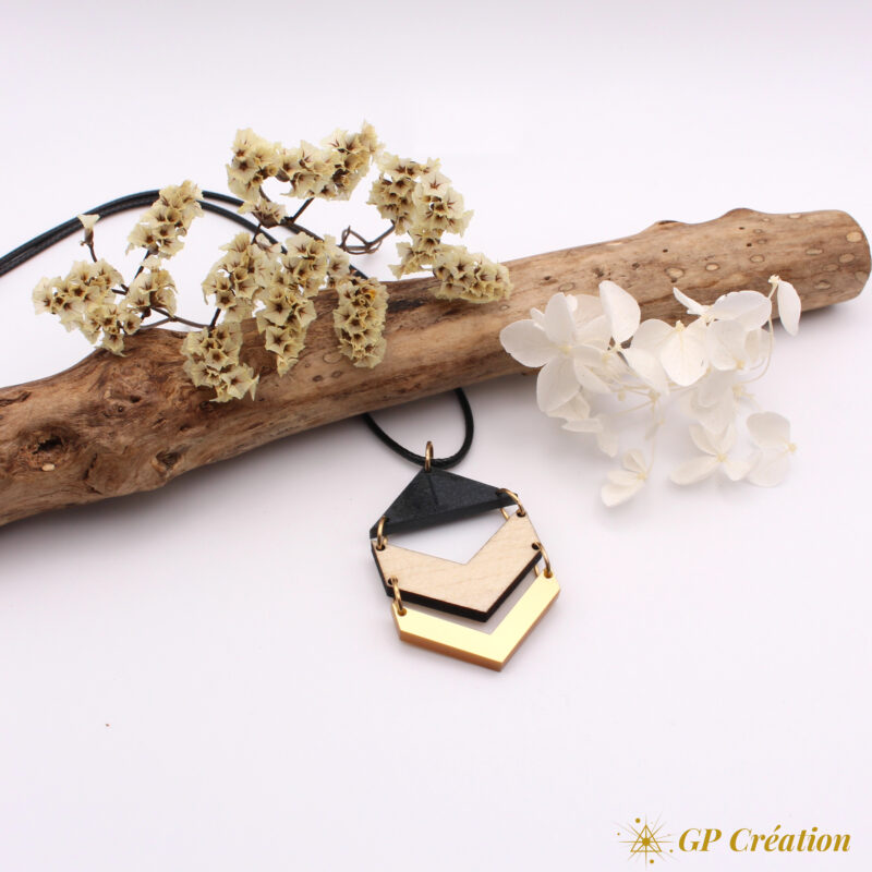 Collier en bois et acrylique